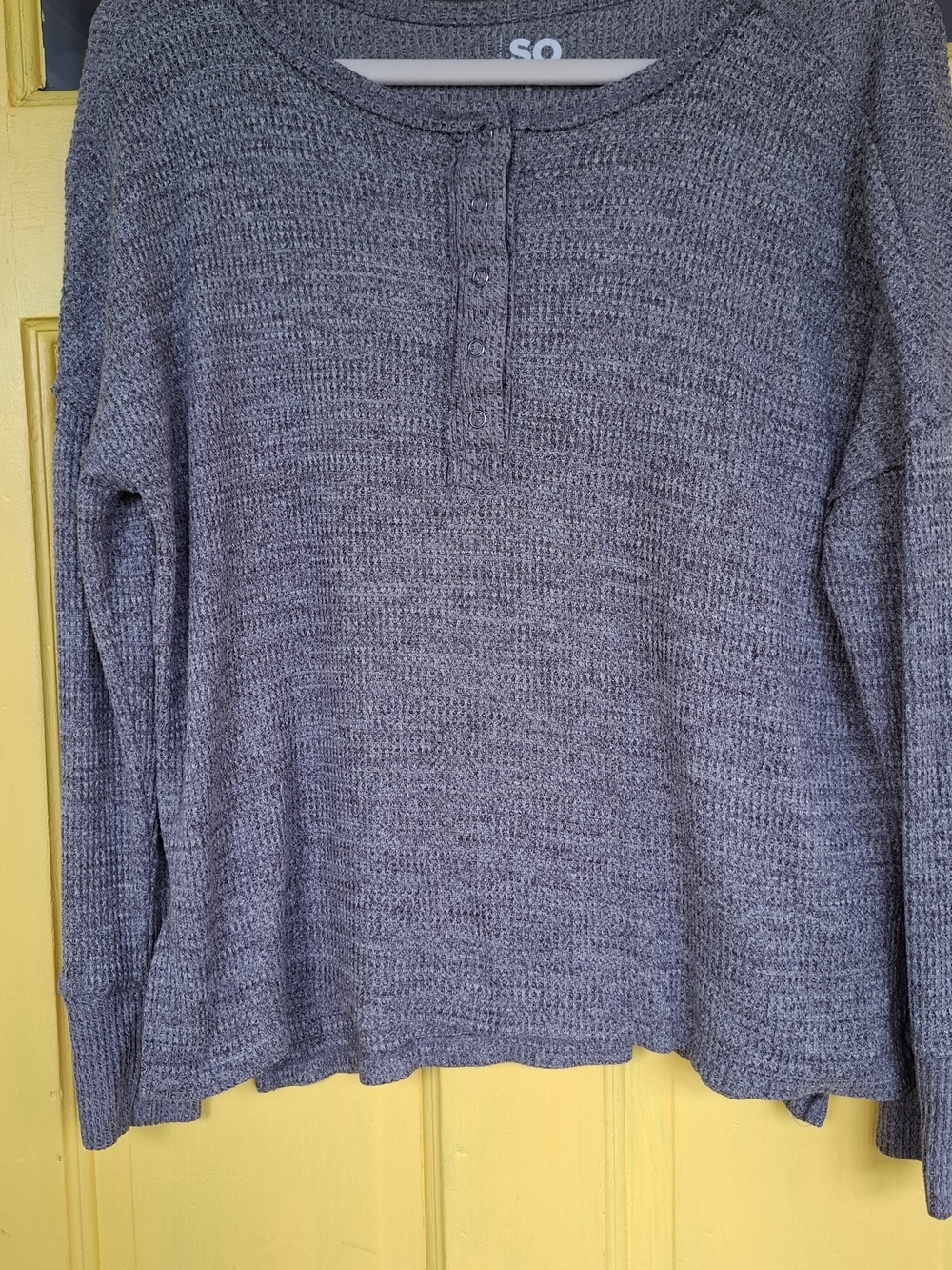 SO Men's Heather Gray Crewneck Henley Sweater